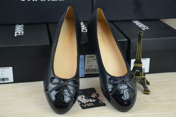 CHANEL Shallow mouth flat shoes Women--070